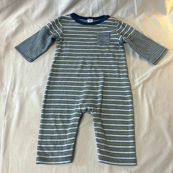 GAP - long sleeve romper/jumpsuit. Size 3-6 months - Picture 1 of 3